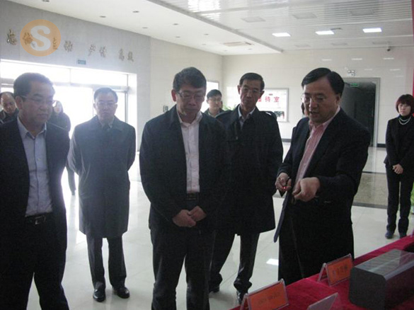 Chen Xi, a member of Politburo of CPC, Secretariat of the Central Committee ( Deputy Secretary of Liaoning CPC Provincial Committee then) visited Solargiga on Nov 10th, 2010