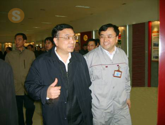 Li Keqiang, a member of Politburo of Standing Committee of CPC Central Committee and Premier of the State Council, (Liaoning CPC Provincial Committee Secretary then), visited Solargiga on  Nov 21st, 2006